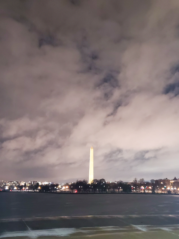 Washington D.C. city scape featuring Washington Monument at night.